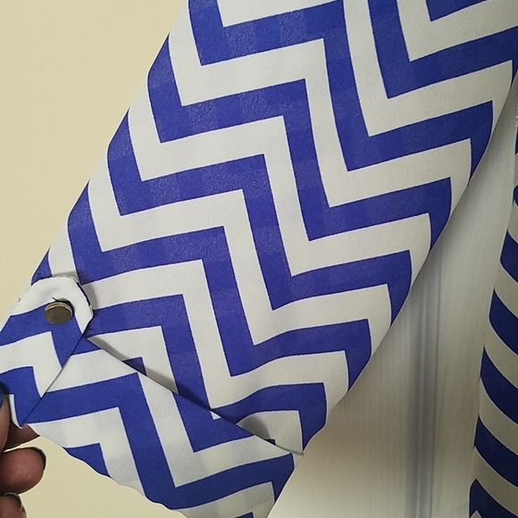 Kiara, 0011, blue and white Chevron top, size S - Picture 3 of 6